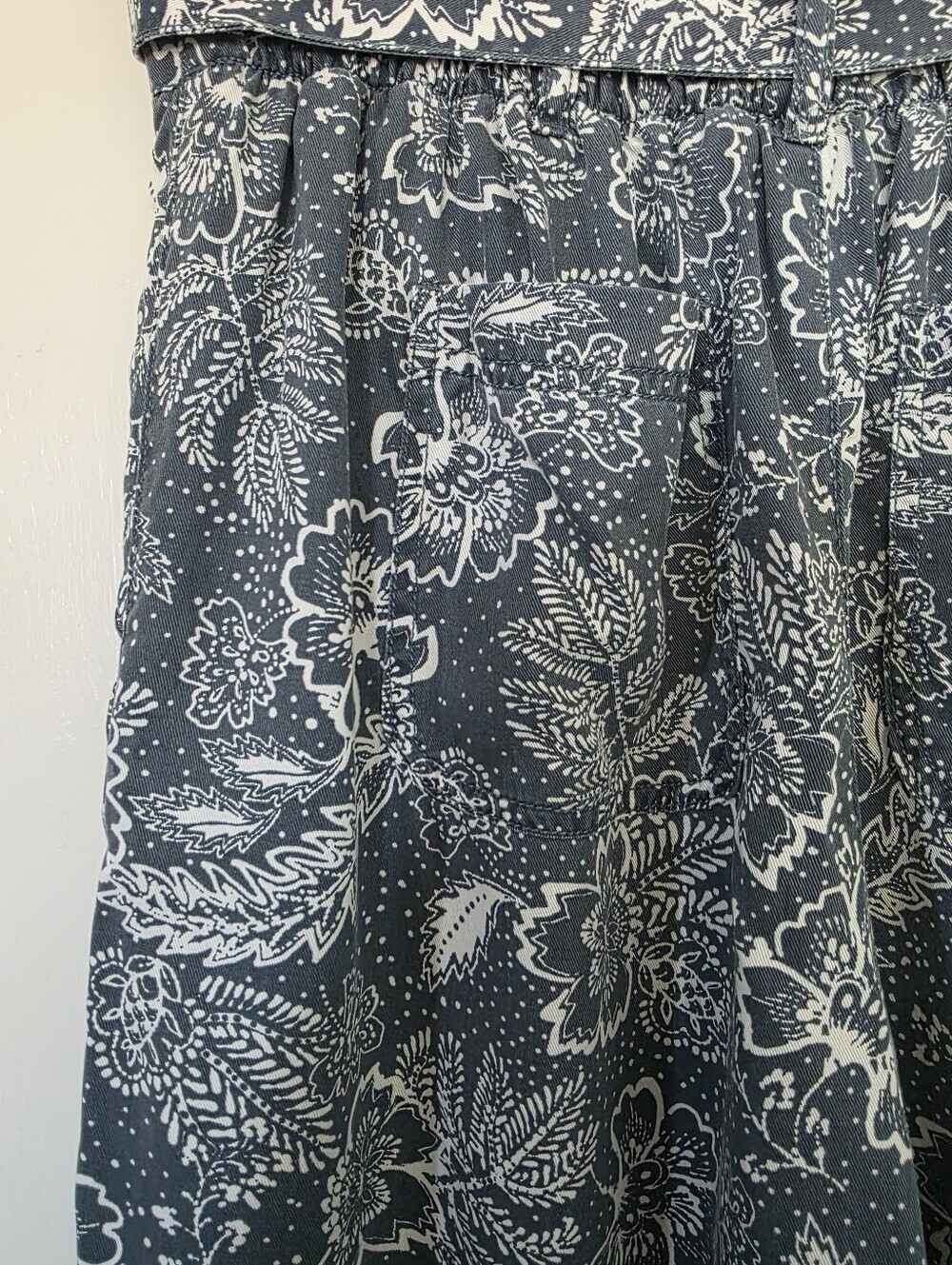 Joie Boho Wide Leg 100% Lyocell Pants - Size M – Floral Blue & White - Picture 4 of 6
